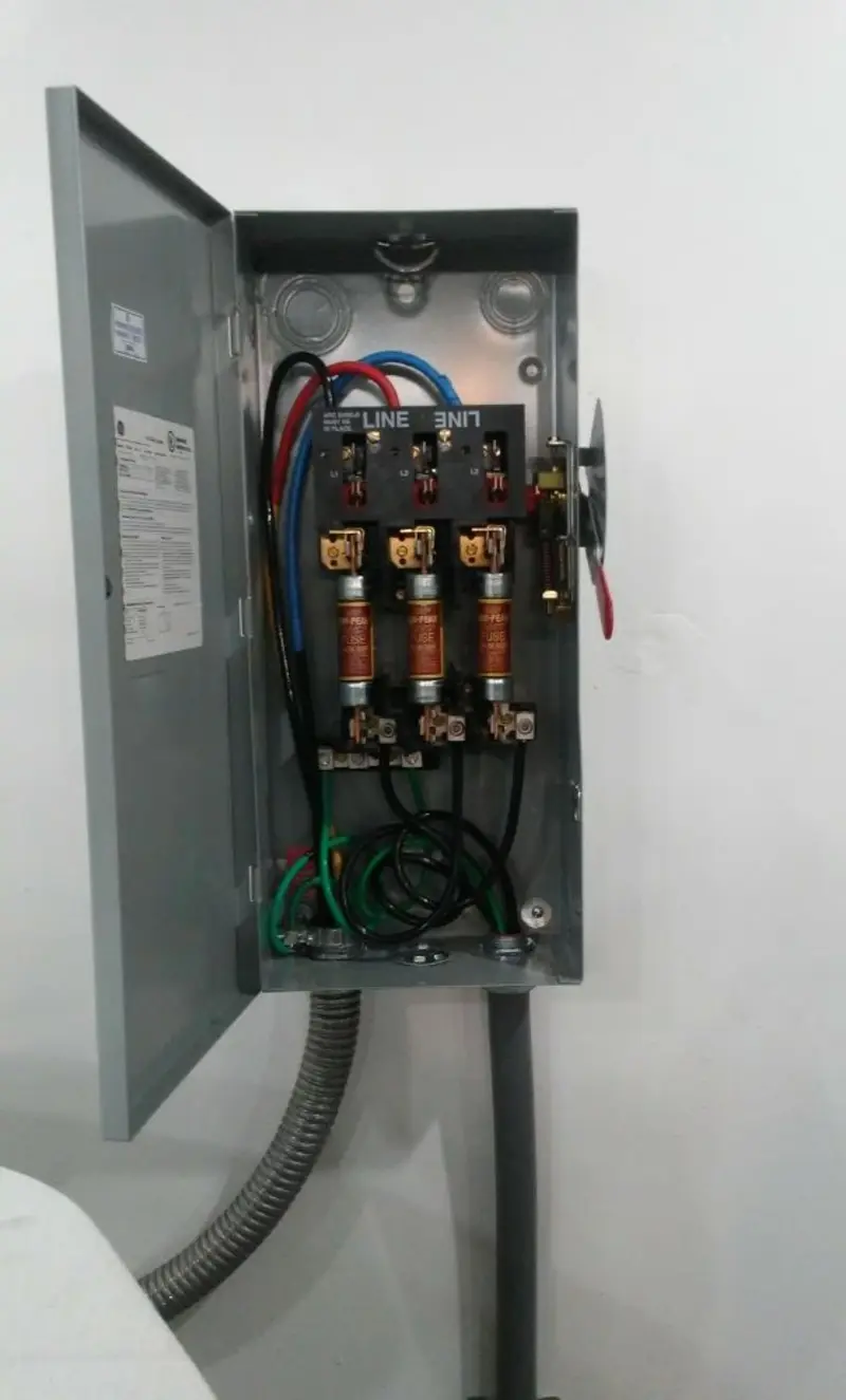 Three-phase disconnect switch installed for Smoke Detector Installation in Duvall